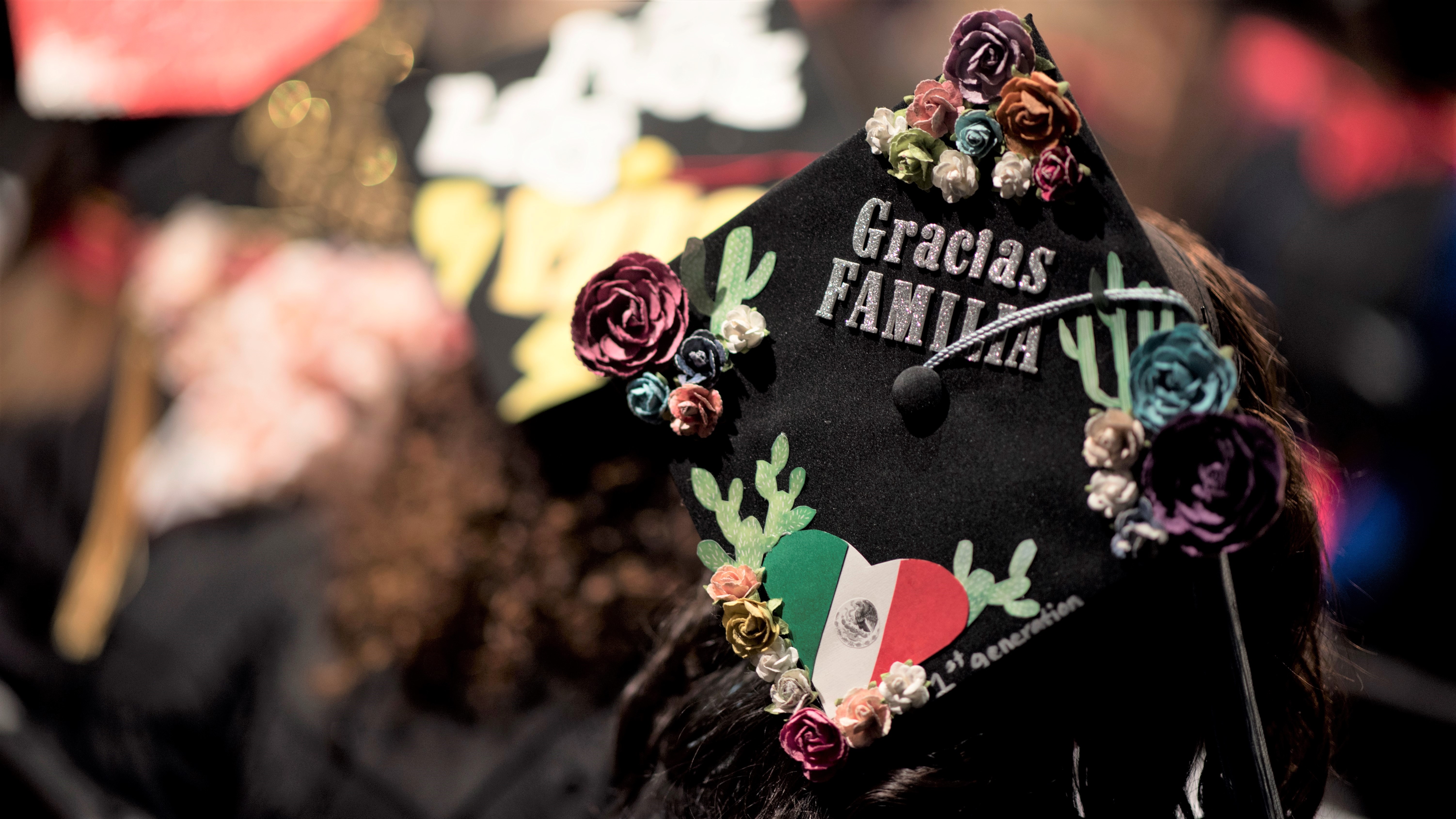 graduation hat from Latinx graduation that says "Gracias Familia"