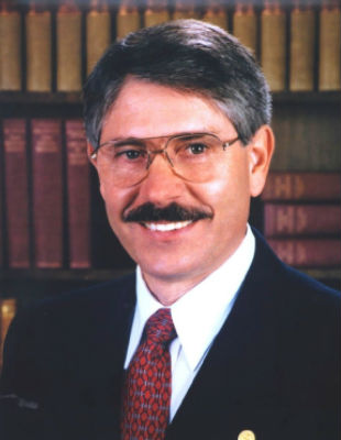 Dr. Manuel Esteban