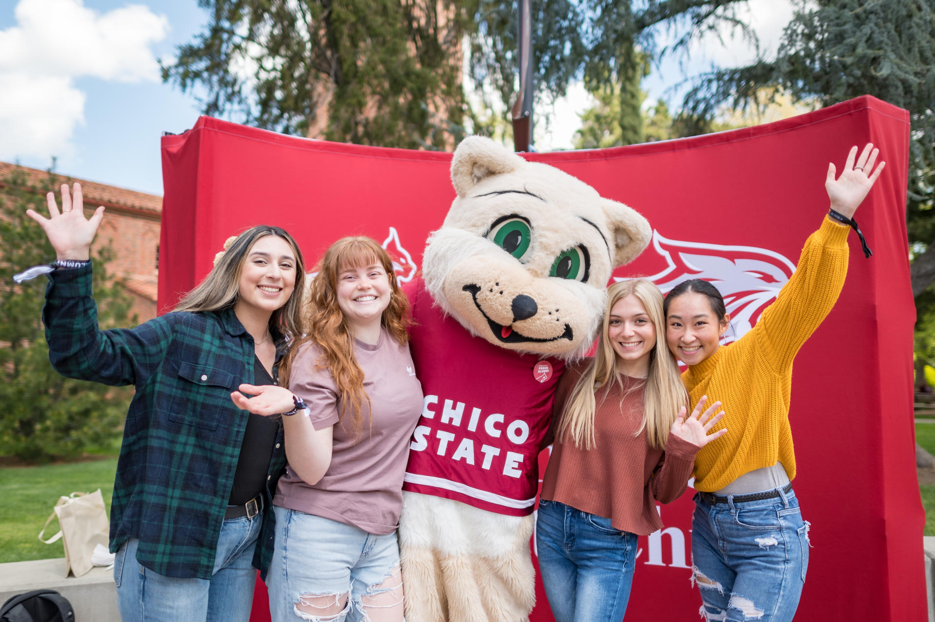 Students celebrate Senior Send-off with Willie the Wildcat