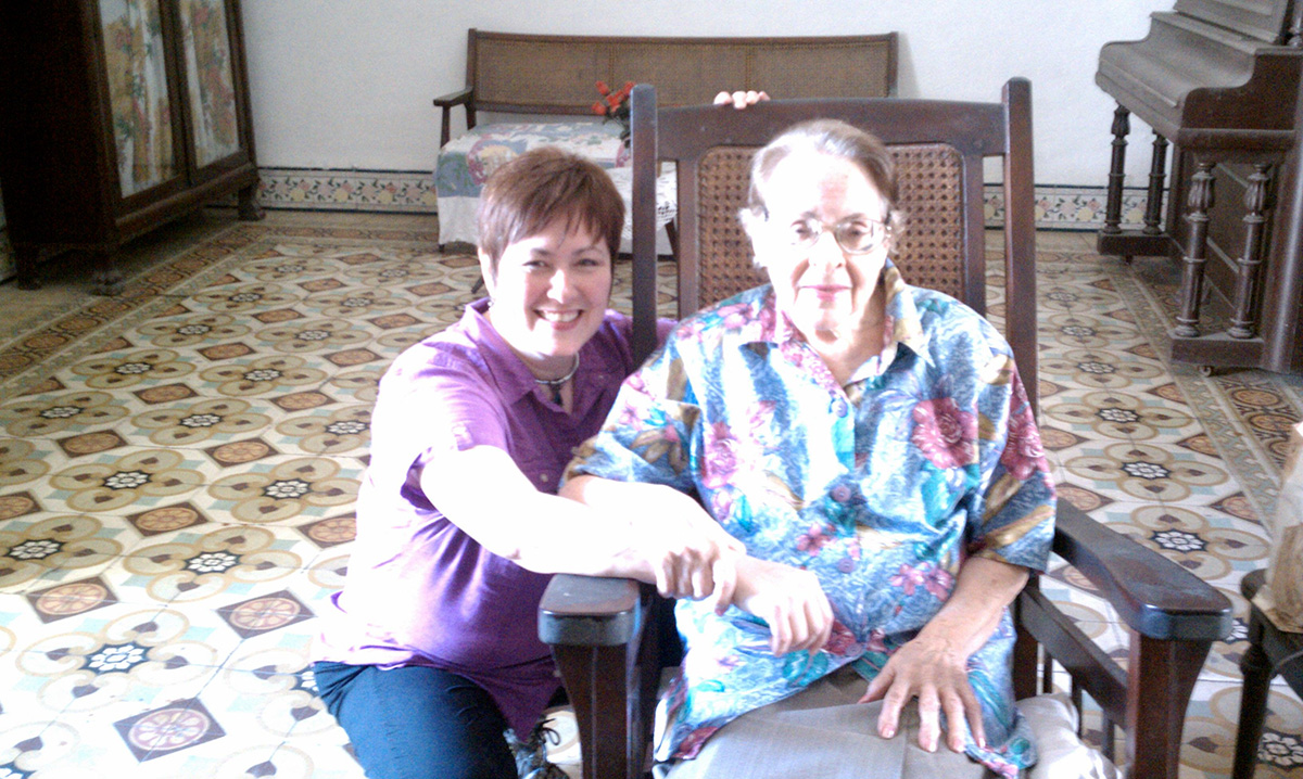 Sara E. Cooper and Esther Díaz Llanillo in the author's home
