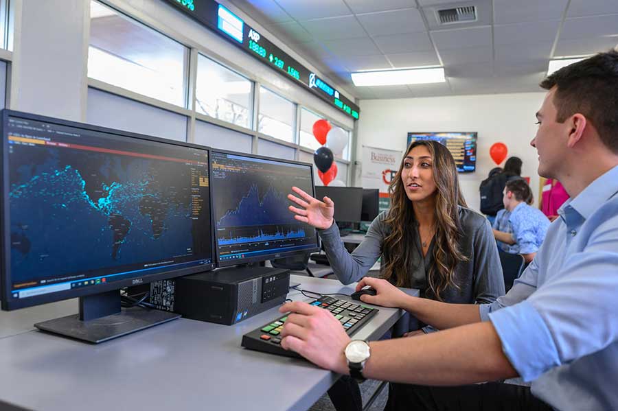 Students in the Fin Tech lab
