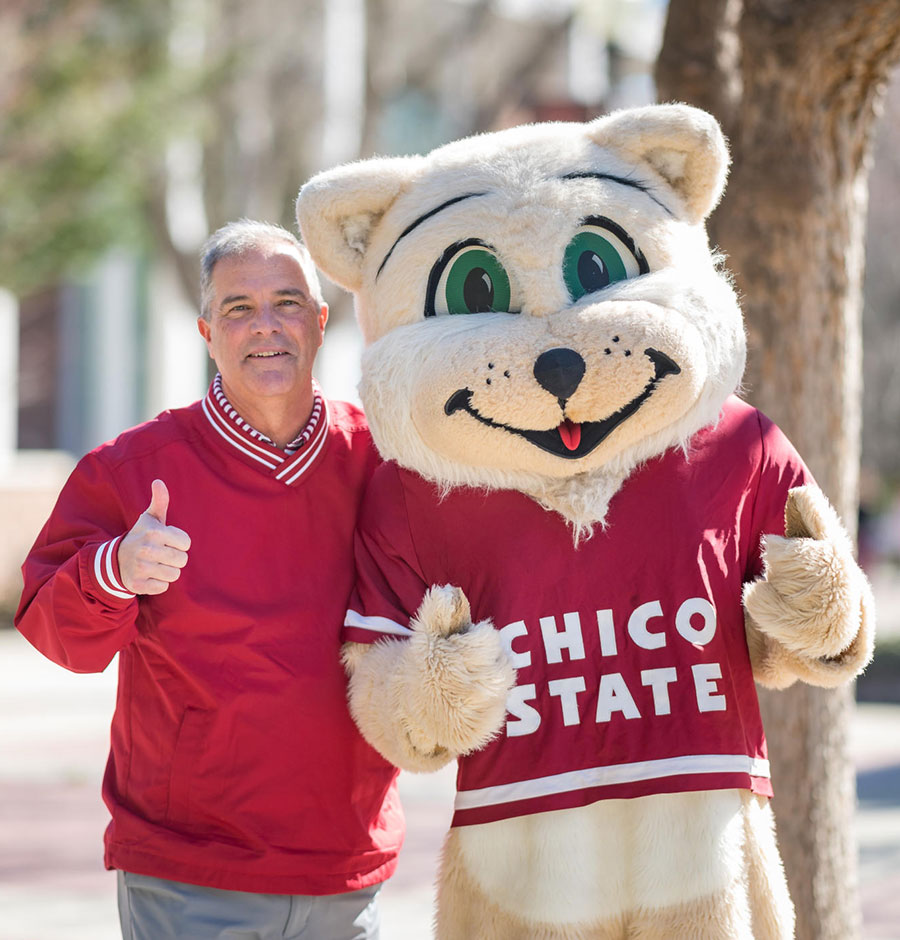 President Steve Perez standing next to Chico State mascot.