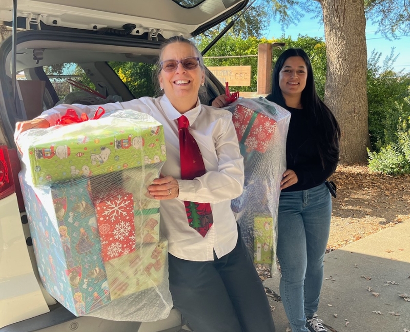 Sharon and Lisbed delivering gifts